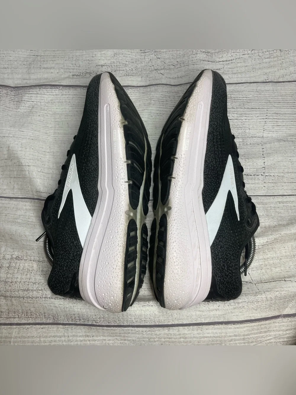 Brooks Women’s 9.5 Ghost 2 Max Black Running Shoes